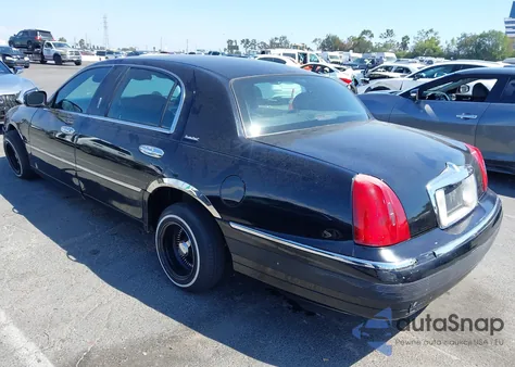 2001 Lincoln Town Car Executive из США, поврежденный, VIN 1LNHM84W11Y632590